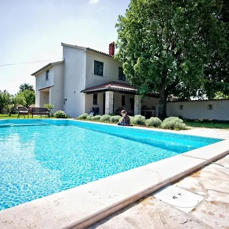 Altra Villa