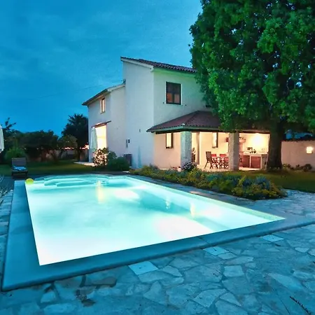Villa Altra *