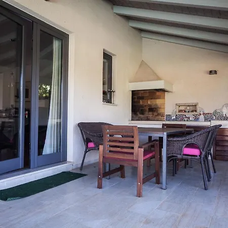 Altra Villa *